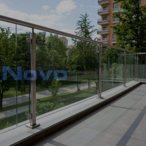 Ограждения балконов стеклянное с круглым поручнем ОБ - 39