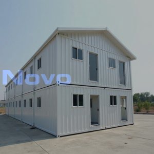 МД-46 - двухэтажное модульное здание с двускатной крышей из десяти блок-контейнеров с отделкой цветным профлистом 
