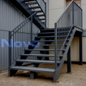 Лестницы на тетивах из профиля с площадкой, ПВЛ Л - 135 